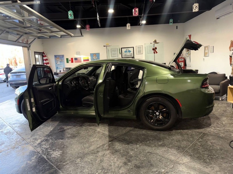 Dodge Charger Vehicle Full-screen Gallery Image 43