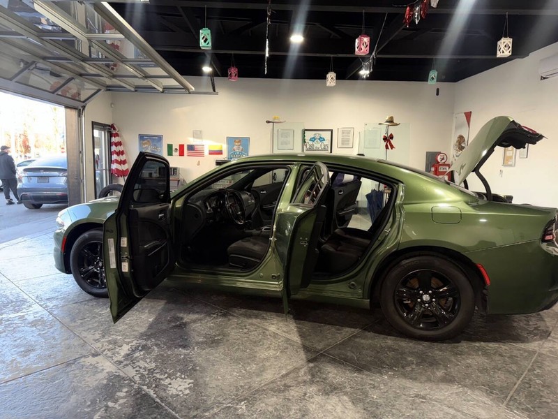 Dodge Charger Vehicle Full-screen Gallery Image 45