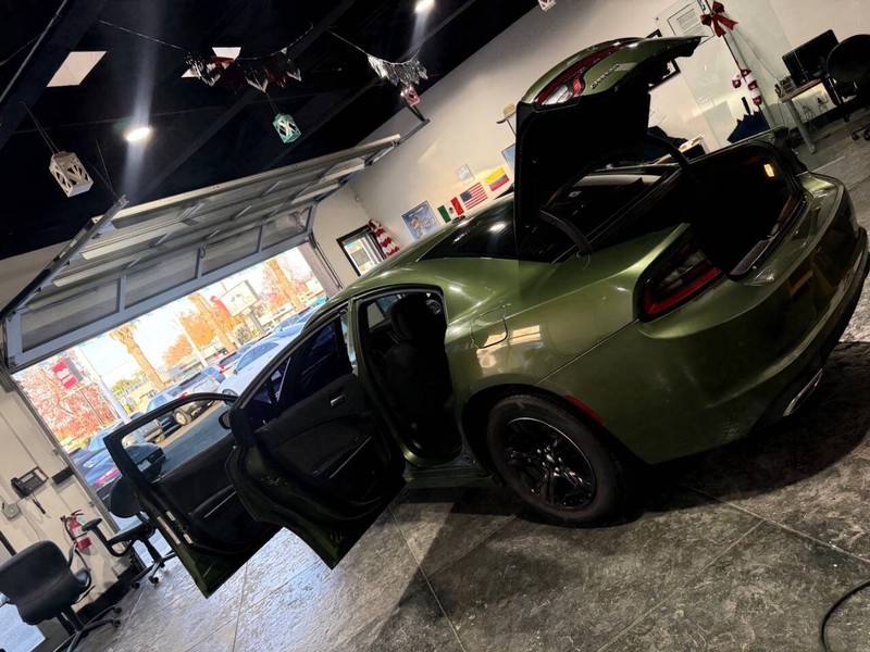 Dodge Charger Vehicle Full-screen Gallery Image 46