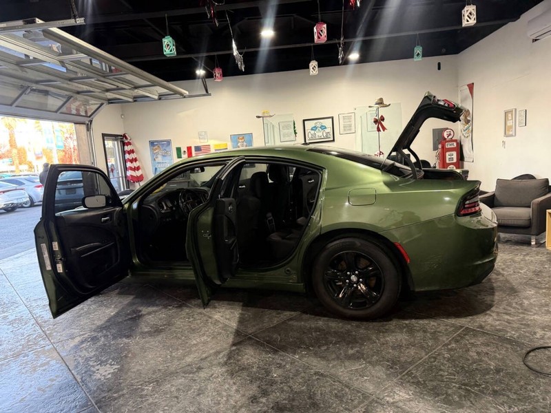 Dodge Charger Vehicle Full-screen Gallery Image 48