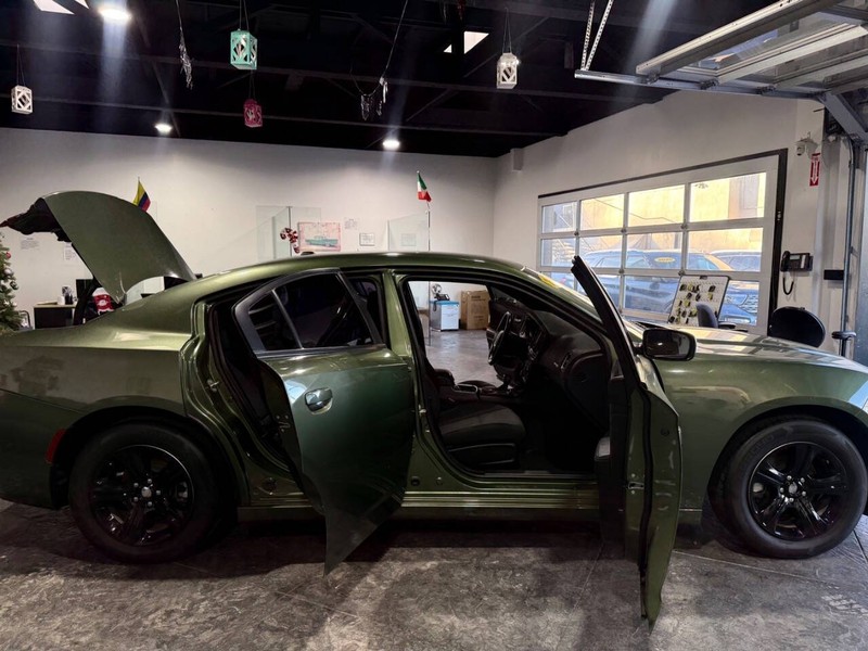 Dodge Charger Vehicle Full-screen Gallery Image 49