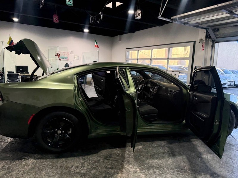 Dodge Charger Vehicle Full-screen Gallery Image 50