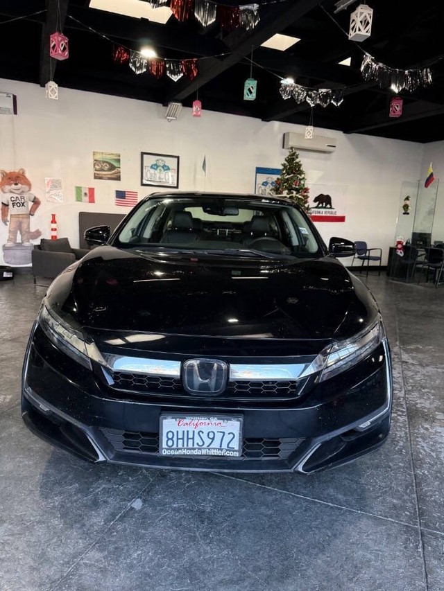 Honda Clarity Plug-In Hybrid Vehicle Full-screen Gallery Image 02