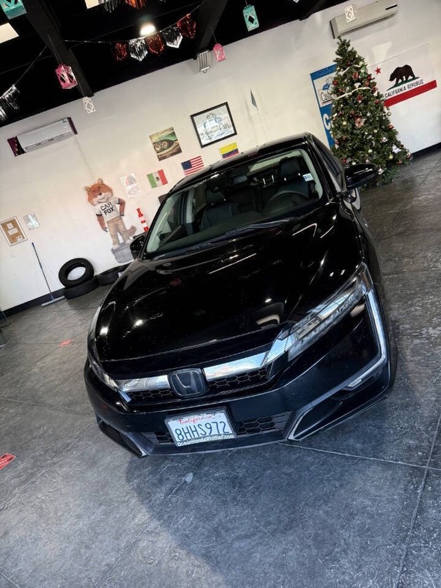 Honda Clarity Plug-In Hybrid Vehicle Full-screen Gallery Image 05