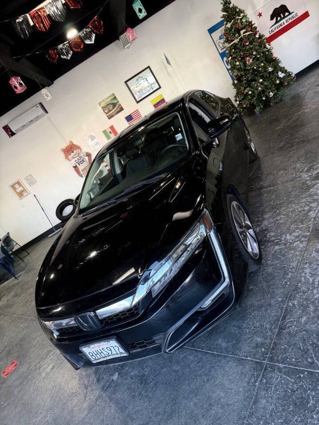 Honda Clarity Plug-In Hybrid Vehicle Full-screen Gallery Image 08