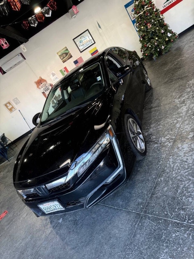 Honda Clarity Plug-In Hybrid Vehicle Full-screen Gallery Image 13