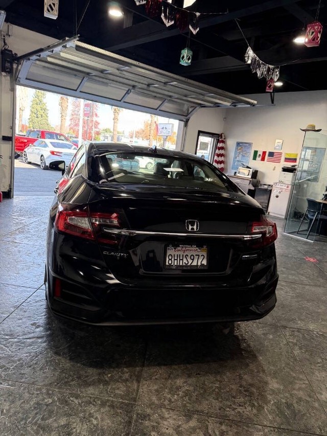 Honda Clarity Plug-In Hybrid Vehicle Full-screen Gallery Image 30