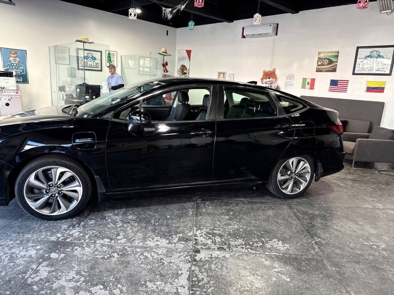 Honda Clarity Plug-In Hybrid Vehicle Full-screen Gallery Image 17