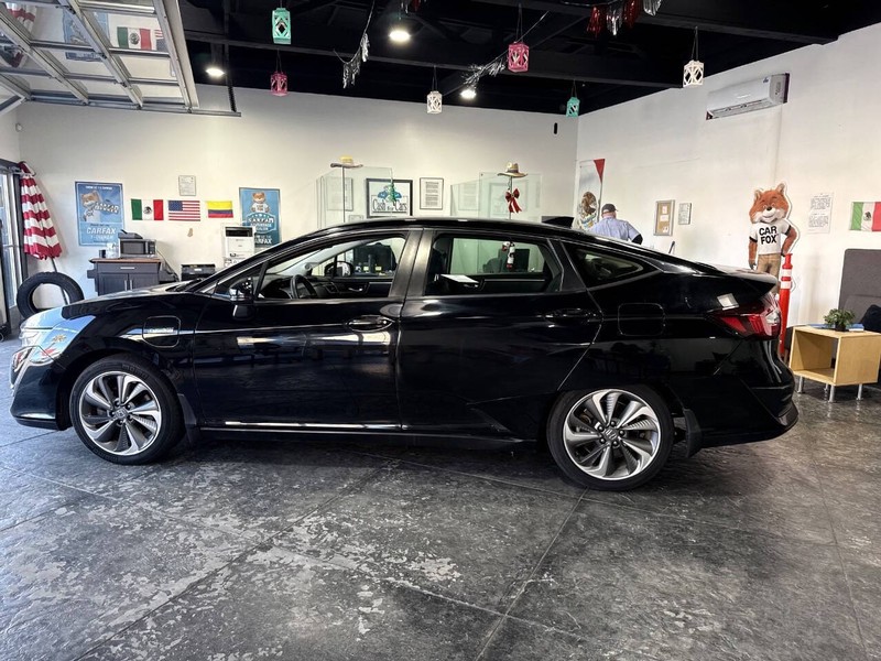 Honda Clarity Plug-In Hybrid Vehicle Full-screen Gallery Image 19