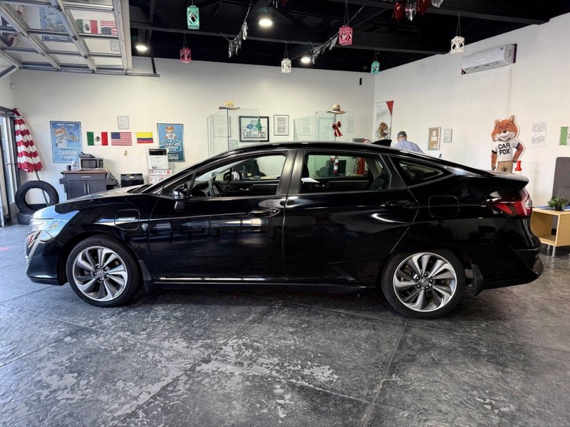 Honda Clarity Plug-In Hybrid Vehicle Full-screen Gallery Image 20