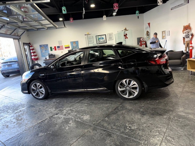 Honda Clarity Plug-In Hybrid Vehicle Full-screen Gallery Image 21