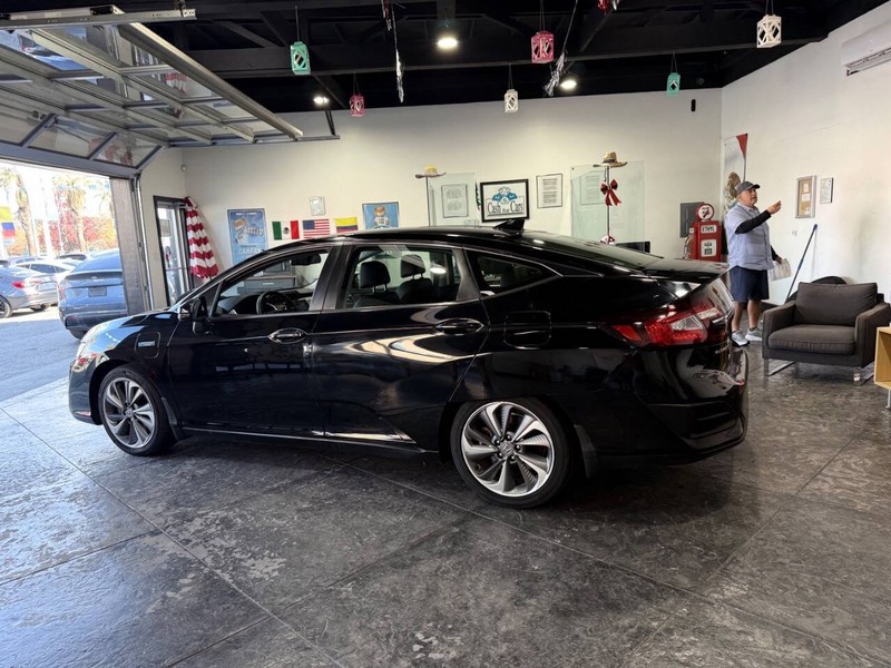 Honda Clarity Plug-In Hybrid Vehicle Full-screen Gallery Image 25