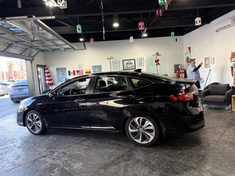 Honda Clarity Plug-In Hybrid Vehicle Full-screen Gallery Image 26