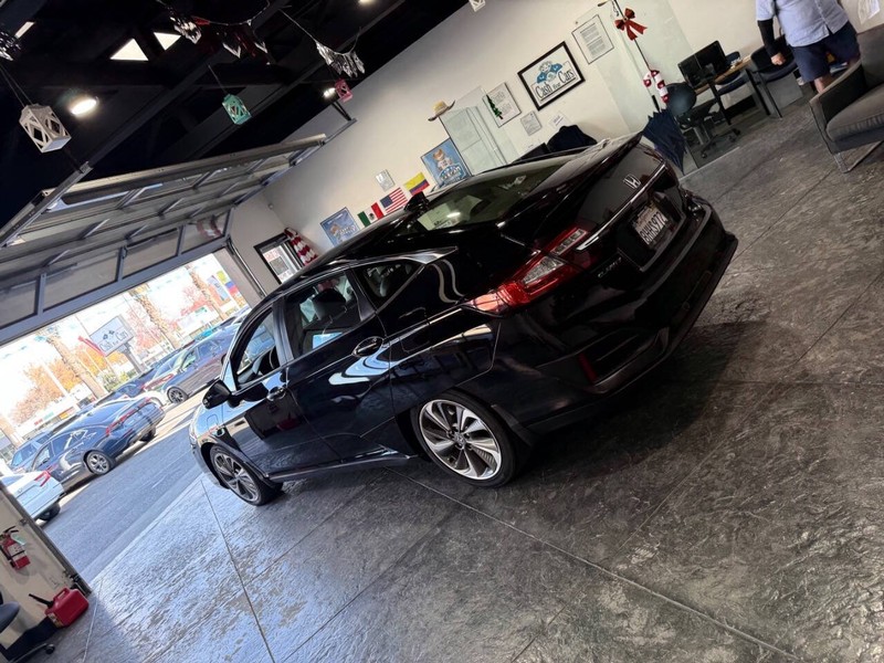 Honda Clarity Plug-In Hybrid Vehicle Full-screen Gallery Image 27