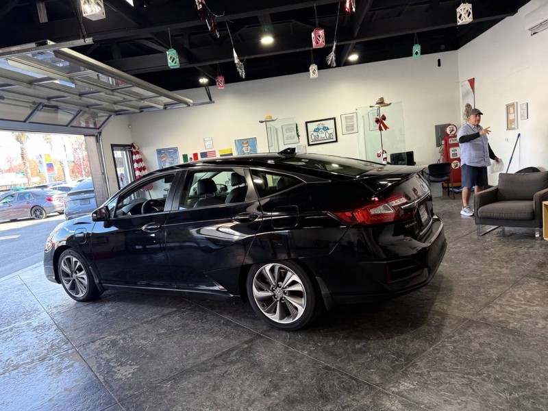 Honda Clarity Plug-In Hybrid Vehicle Full-screen Gallery Image 29