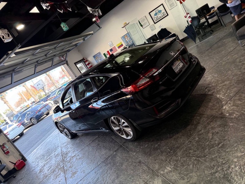 Honda Clarity Plug-In Hybrid Vehicle Full-screen Gallery Image 32