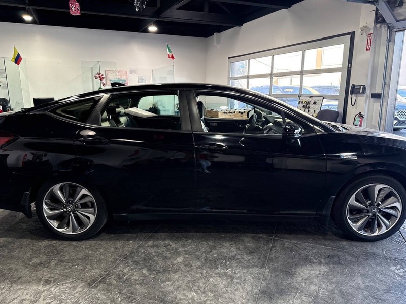 Honda Clarity Plug-In Hybrid Vehicle Full-screen Gallery Image 40