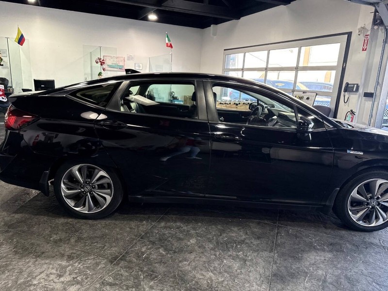 Honda Clarity Plug-In Hybrid Vehicle Full-screen Gallery Image 41