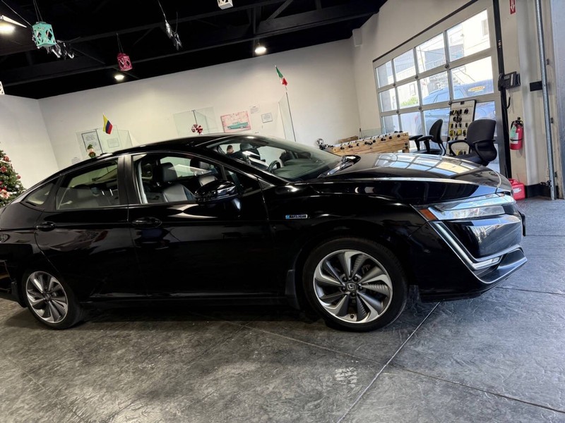 Honda Clarity Plug-In Hybrid Vehicle Full-screen Gallery Image 47
