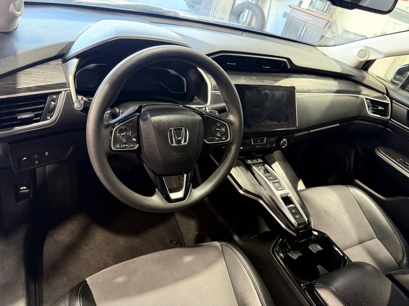 Honda Clarity Plug-In Hybrid Vehicle Full-screen Gallery Image 48
