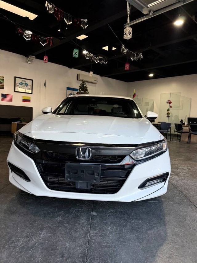 Honda Accord Sedan Vehicle Full-screen Gallery Image 07