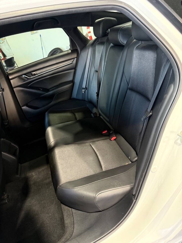 Honda Accord Sedan Vehicle Full-screen Gallery Image 44