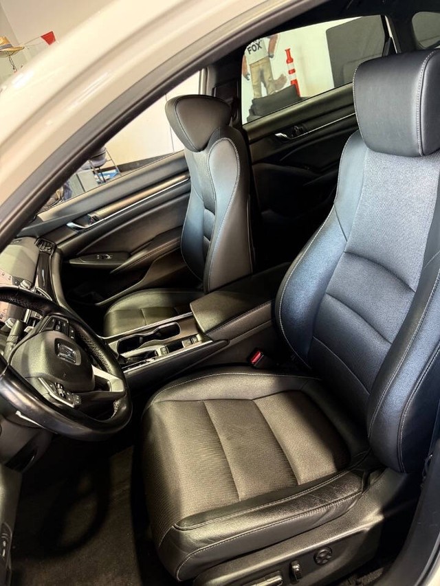 Honda Accord Sedan Vehicle Full-screen Gallery Image 45