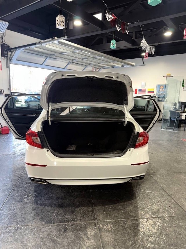 Honda Accord Sedan Vehicle Full-screen Gallery Image 48