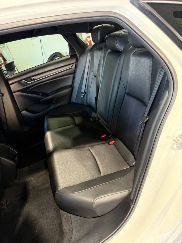 Honda Accord Sedan Vehicle Full-screen Gallery Image 49