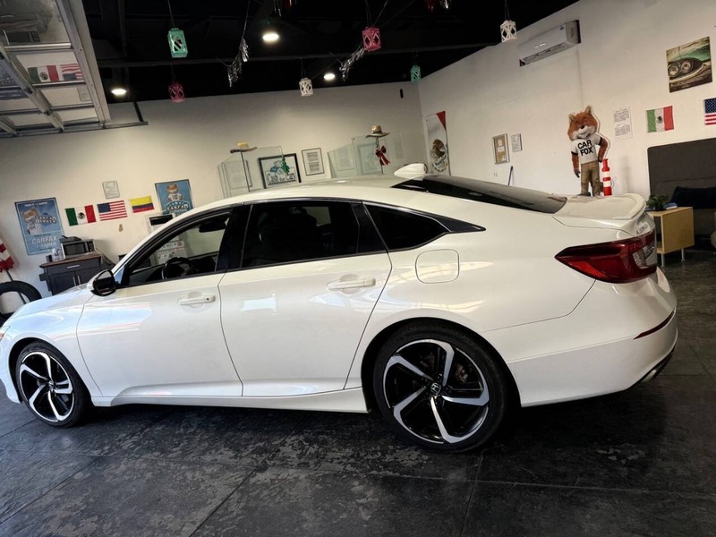 Honda Accord Sedan Vehicle Full-screen Gallery Image 22