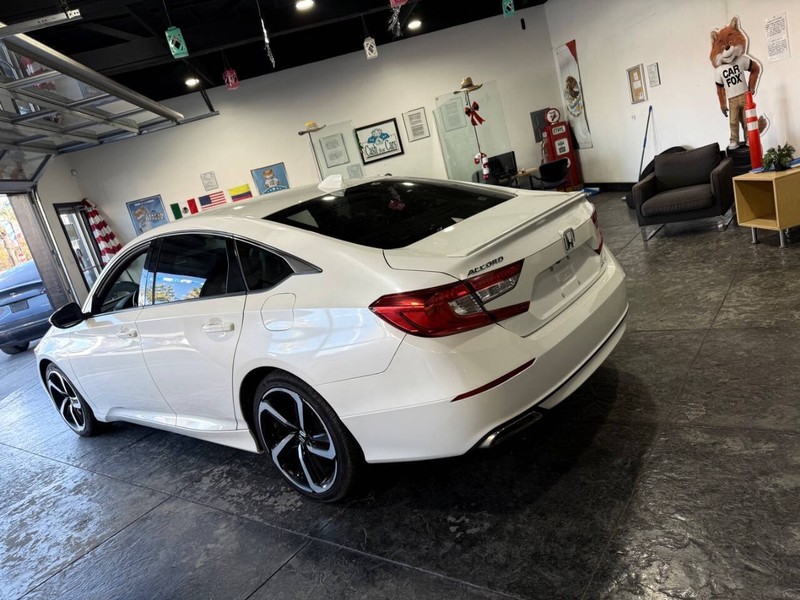 Honda Accord Sedan Vehicle Full-screen Gallery Image 25