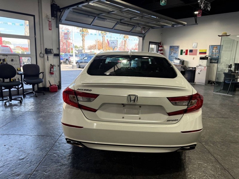 Honda Accord Sedan Vehicle Full-screen Gallery Image 27