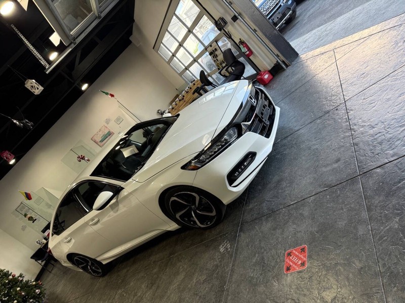 Honda Accord Sedan Vehicle Full-screen Gallery Image 41