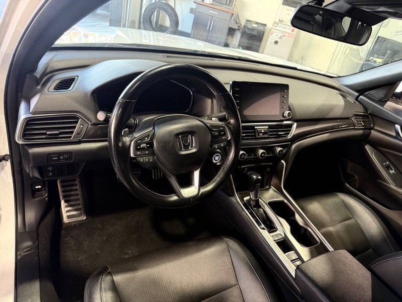 Honda Accord Sedan Vehicle Full-screen Gallery Image 46