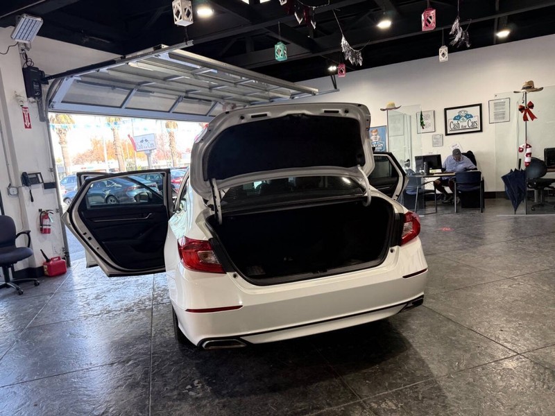 Honda Accord Sedan Vehicle Full-screen Gallery Image 50