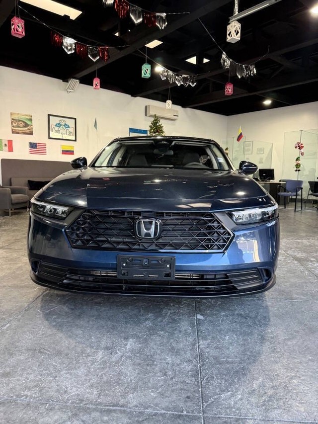 Honda Accord Sedan Vehicle Full-screen Gallery Image 03