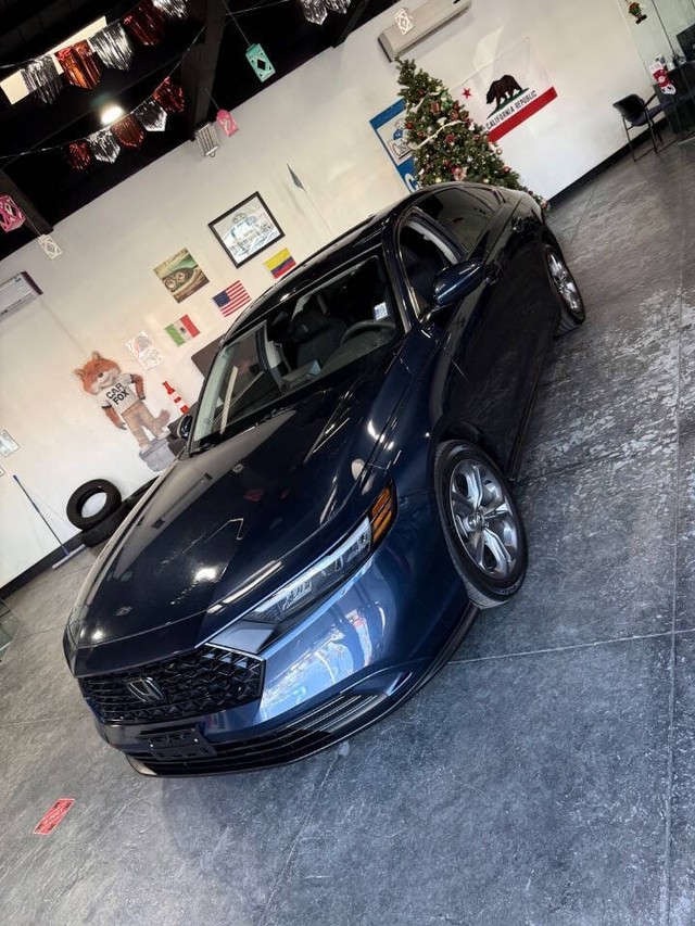 Honda Accord Sedan Vehicle Full-screen Gallery Image 12