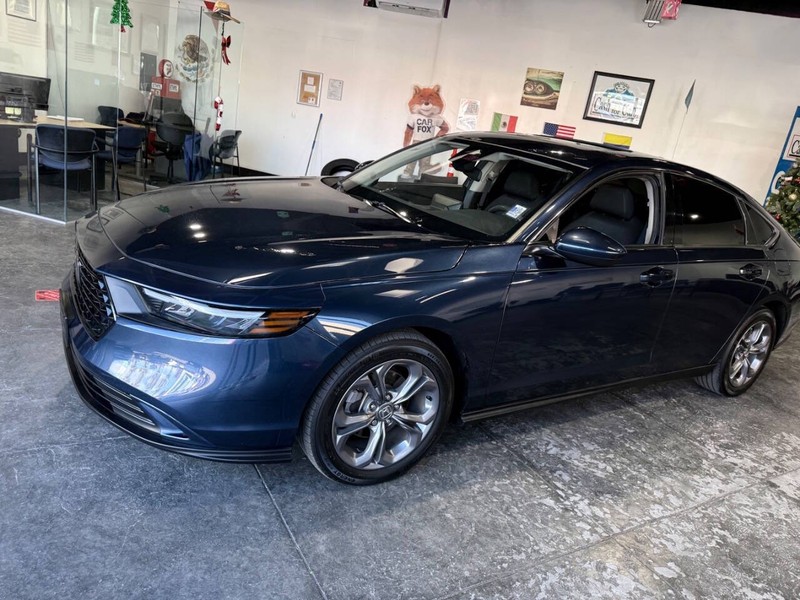 Honda Accord Sedan Vehicle Full-screen Gallery Image 17