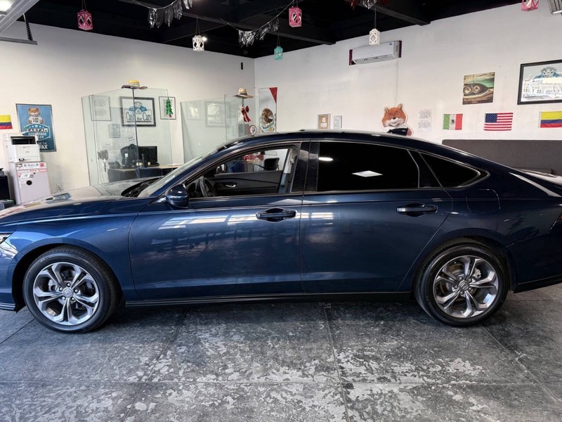 Honda Accord Sedan Vehicle Full-screen Gallery Image 21