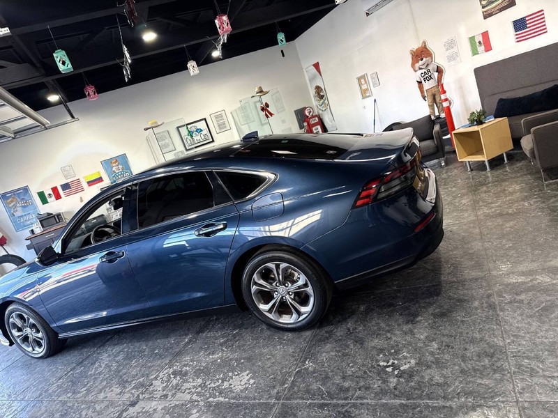 Honda Accord Sedan Vehicle Full-screen Gallery Image 29