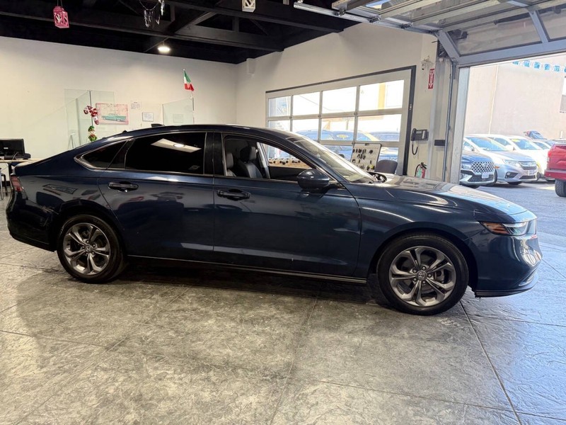 Honda Accord Sedan Vehicle Full-screen Gallery Image 43