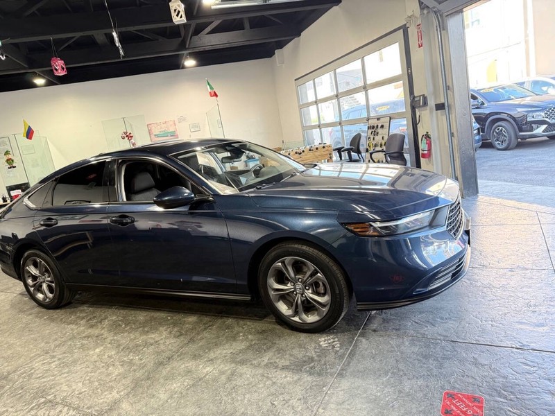 Honda Accord Sedan Vehicle Full-screen Gallery Image 48