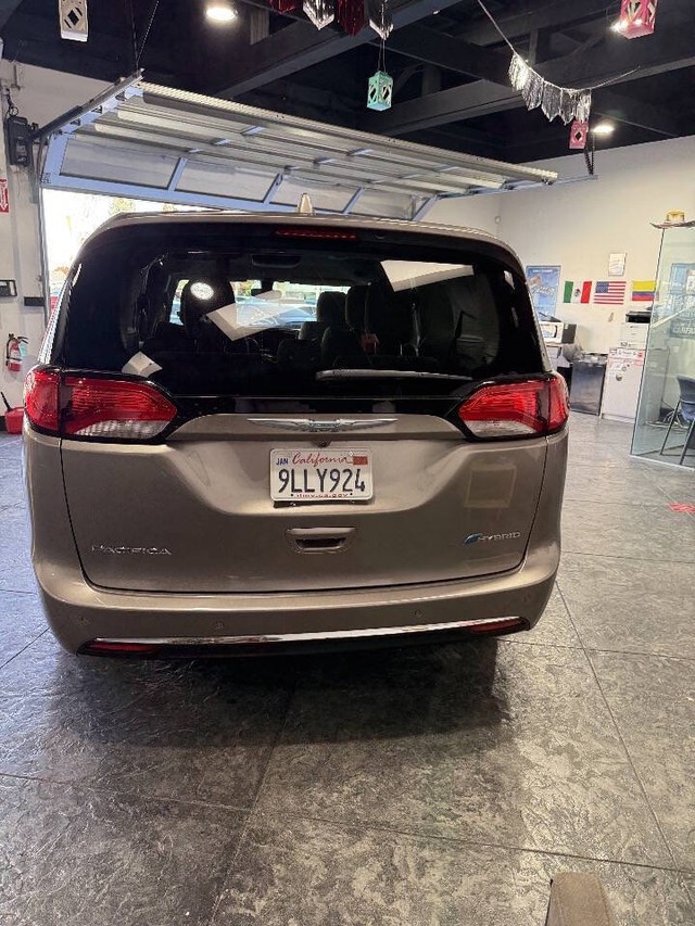 Chrysler Pacifica Vehicle Full-screen Gallery Image 28