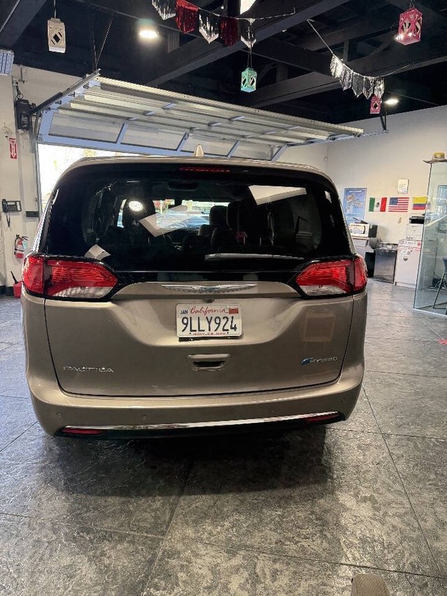 Chrysler Pacifica Vehicle Full-screen Gallery Image 35