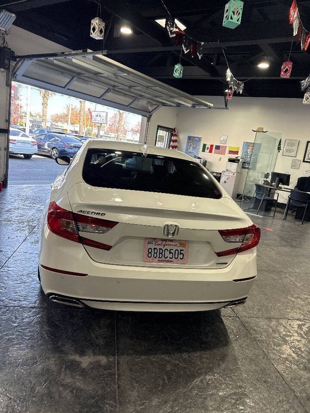 Honda Accord Sedan Vehicle Full-screen Gallery Image 28