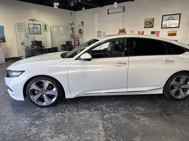 Honda Accord Sedan Vehicle Full-screen Gallery Image 09