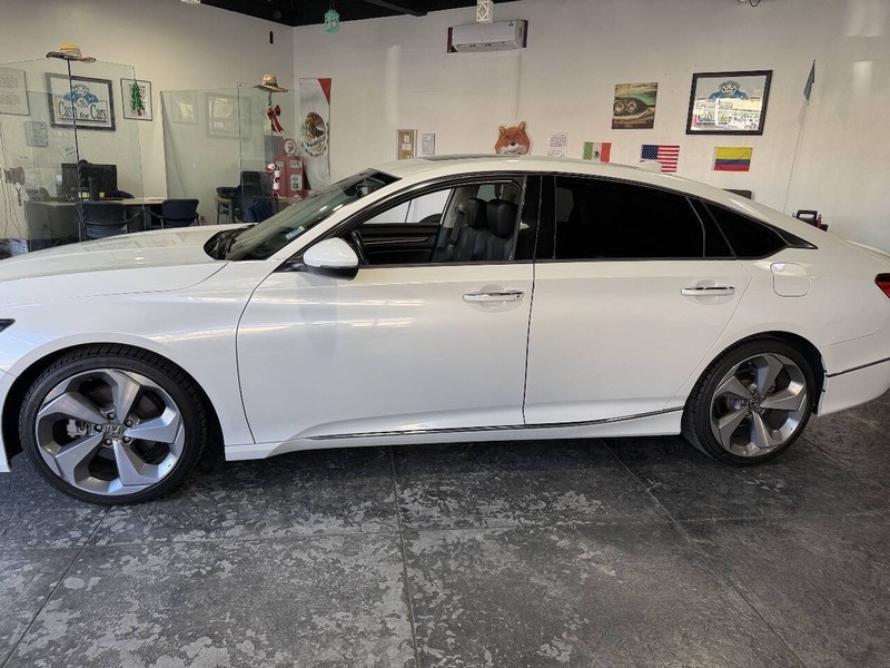 Honda Accord Sedan Vehicle Full-screen Gallery Image 10