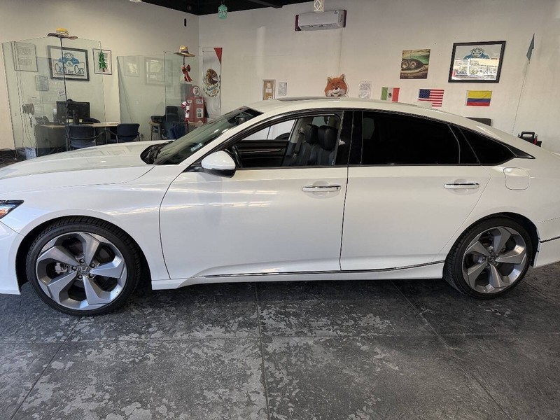 Honda Accord Sedan Vehicle Full-screen Gallery Image 11