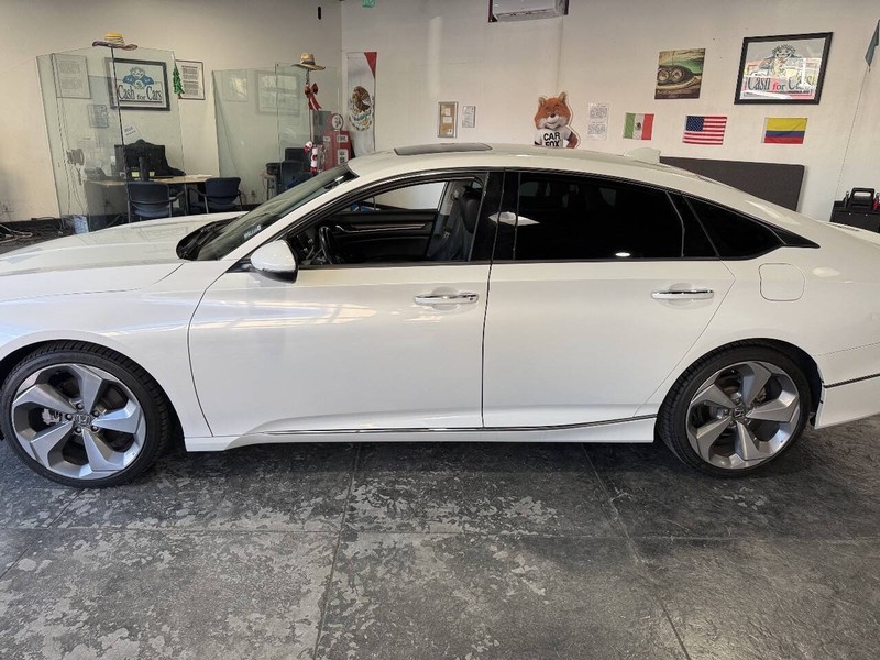 Honda Accord Sedan Vehicle Full-screen Gallery Image 13