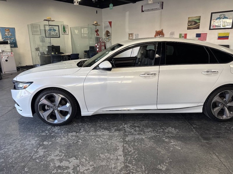 Honda Accord Sedan Vehicle Full-screen Gallery Image 14